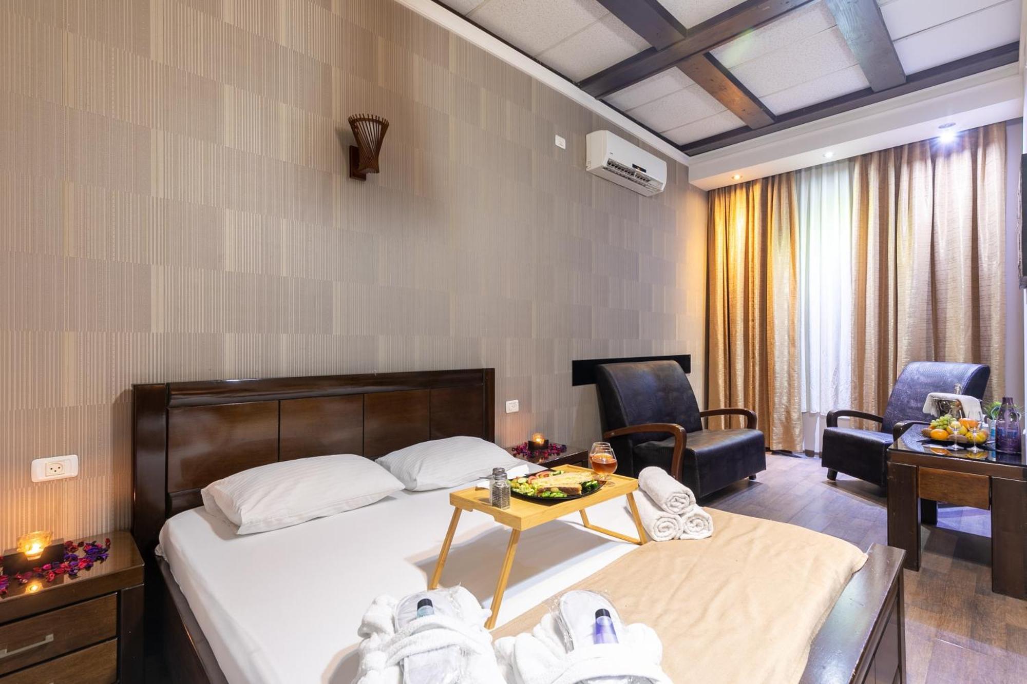 Hotel House Ришон-ле-Цион Экстерьер фото